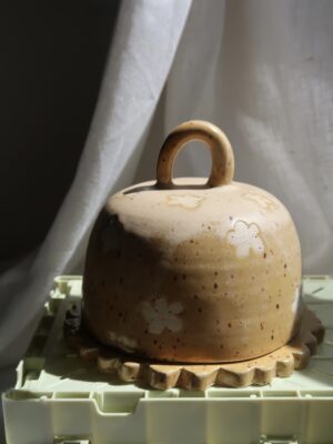 Popcorn pattern butter dish