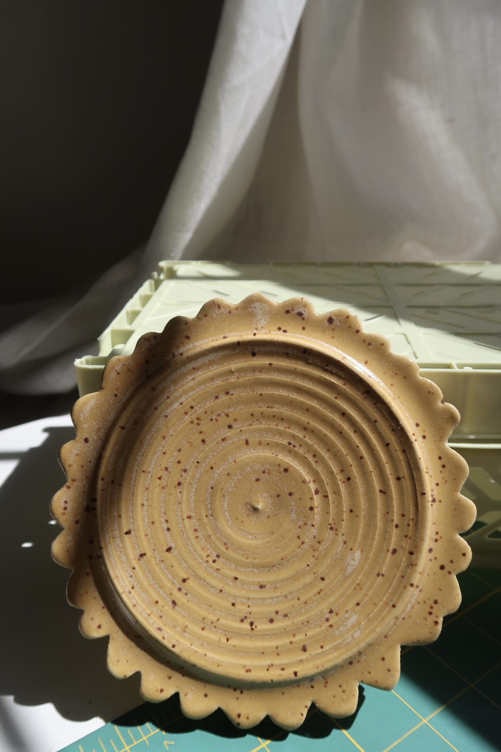 Popcorn pattern butter dish - Image 3